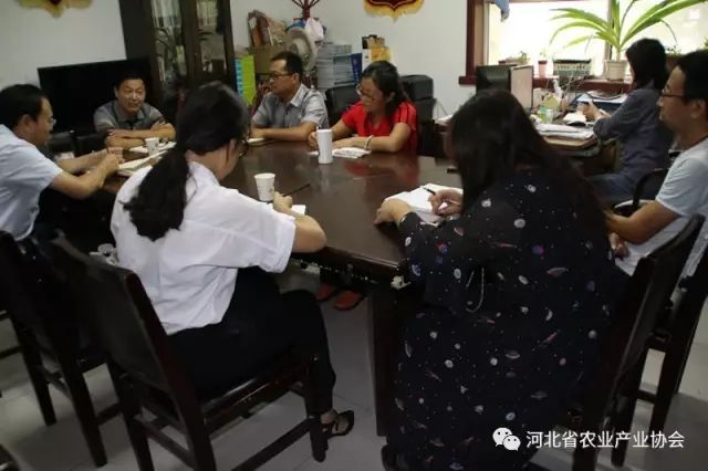 協(xié)會(huì)薄皮優(yōu)質(zhì)核桃專業(yè)委員會(huì)、協(xié)會(huì)薄皮優(yōu)質(zhì)核桃研發(fā)中心完成匯報(bào)